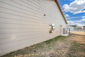 Exterior - Close Drive to Wichita Hoops. Garage Parking + W&D (Bel Aire)