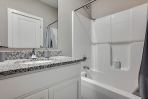 Shower, towels, toilet paper - Close Drive to Wichita Hoops. Garage Parking + W&D (Bel Aire)