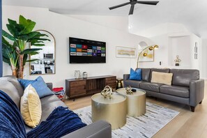 TV, ping pong - Vegas Vacation 5BD-Pool, Spa, Games, and More! (North Las Vegas)