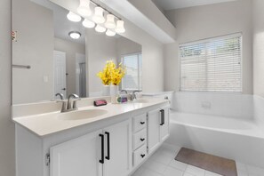 Hair dryer - Vegas Stays 5BD w/Games and Pool (North Las Vegas)