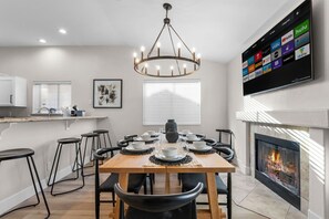 Dining - Vegas Stays 5BD w/Games and Pool (North Las Vegas)