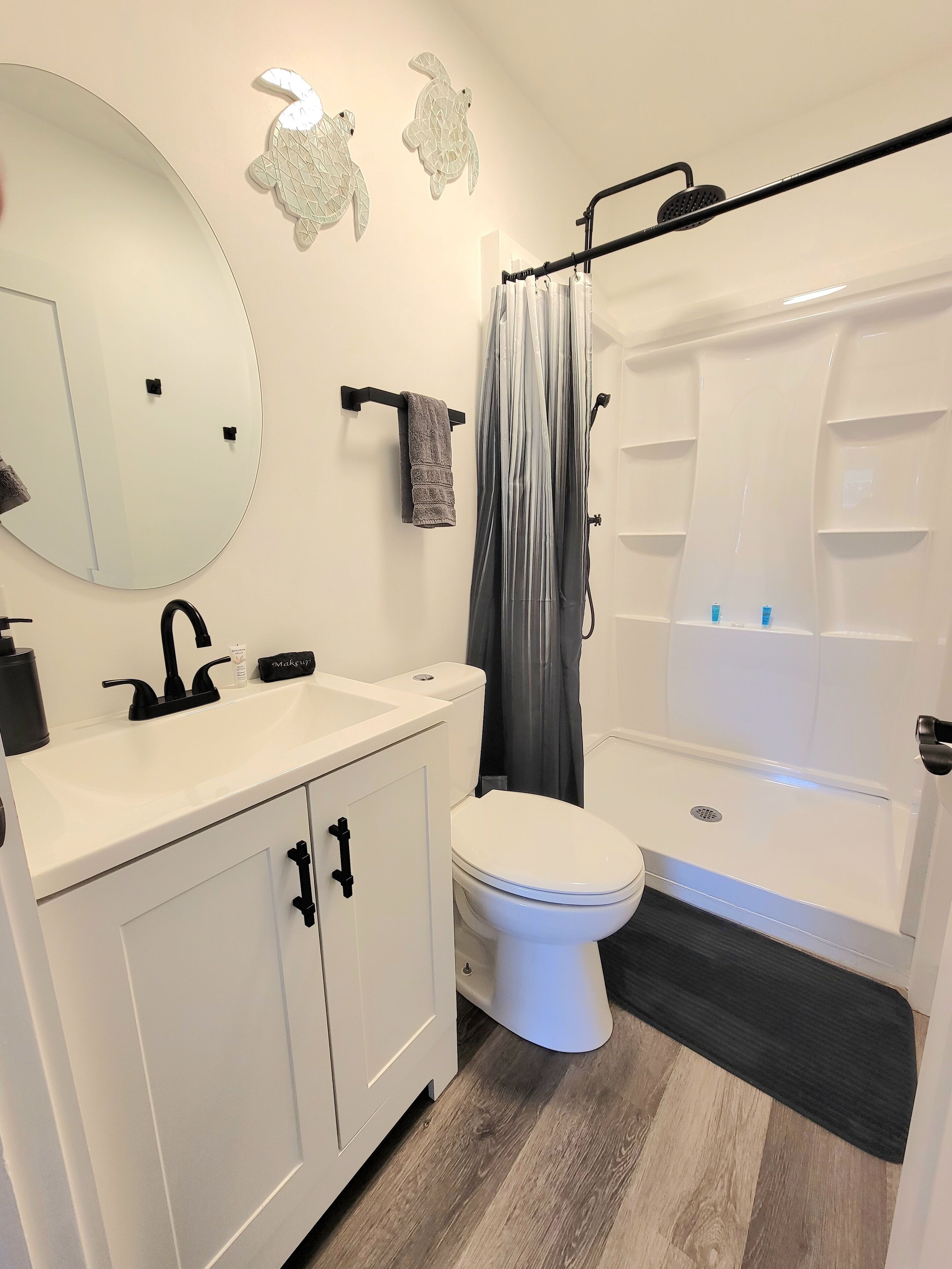 淋浴设施、吹风机、毛巾、肥皂