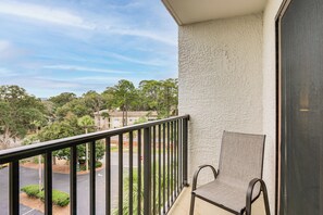 Property grounds - Steps to Sand! Retreat w/ 2 Pools in Hilton Head (Hilton Head Island)