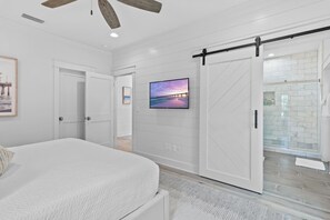 4 bedrooms, desk, iron/ironing board, travel cot - 30A Luxury Beach Cottage | Golf Cart | Bikes (Seacrest)