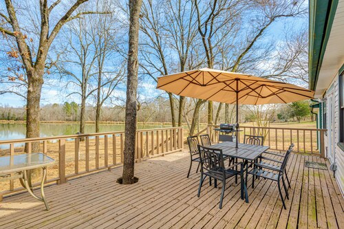 Lakefront Home w/ Yard & Deck in North Little Rock