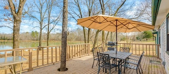 Lakefront Home w/ Yard & Deck in North Little Rock