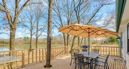 Lakefront Home w/ Yard & Deck in North Little Rock