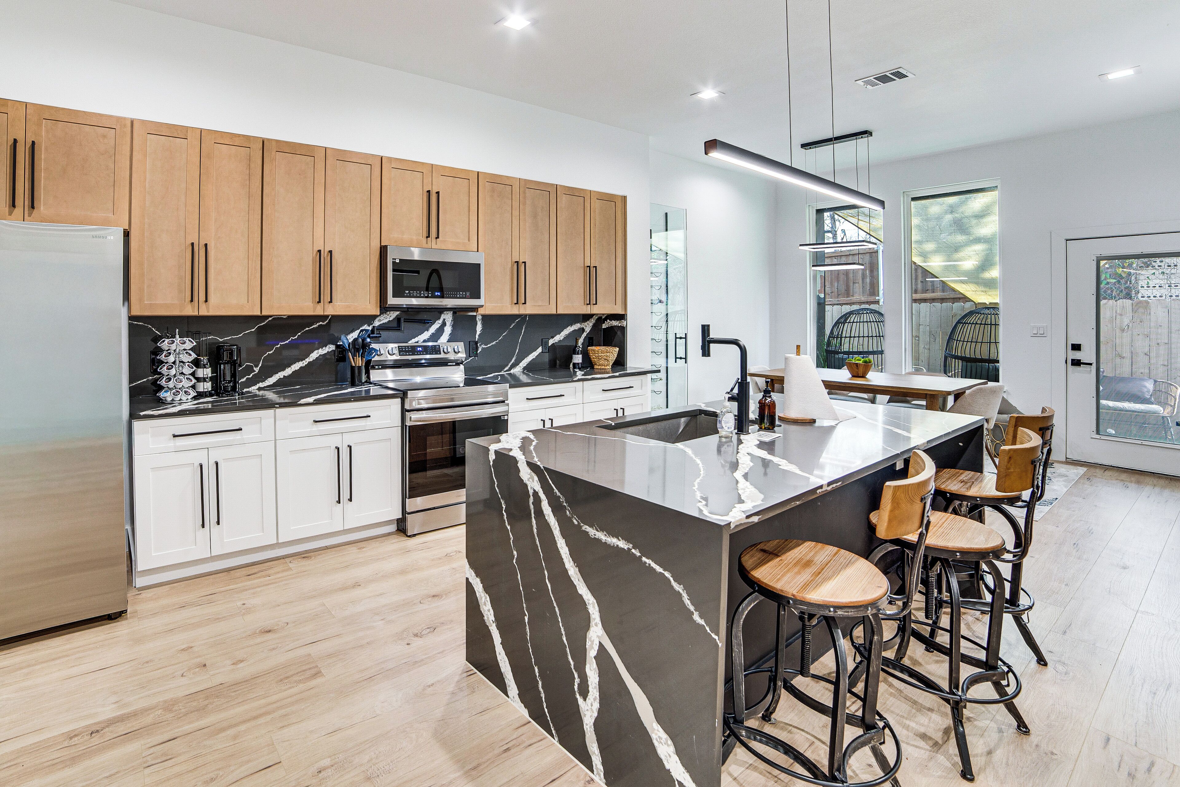 Fridge, microwave, stovetop, dishwasher