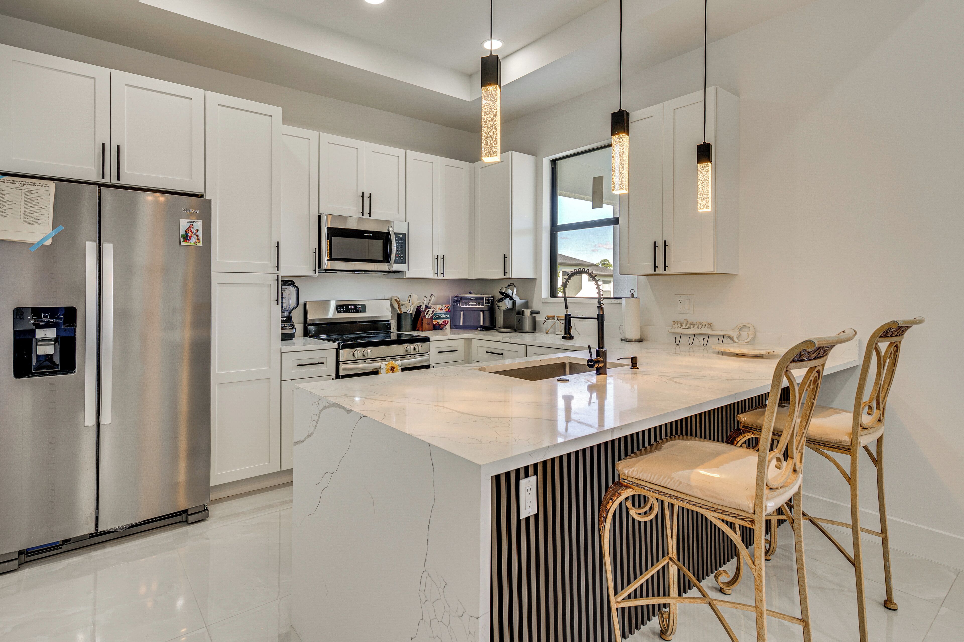 Fridge, microwave, stovetop, dishwasher