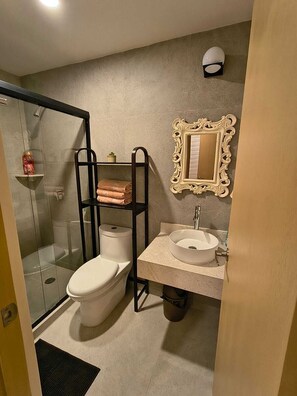 Towels, soap, toilet paper - 102 A Modern Living (Mazatlán)