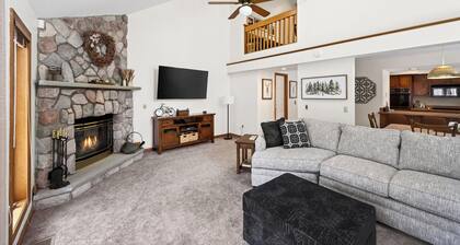 SnowPine Village Townhouse, Sleeps 10, A/C