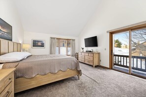 3 bedrooms, desk, iron/ironing board, WiFi