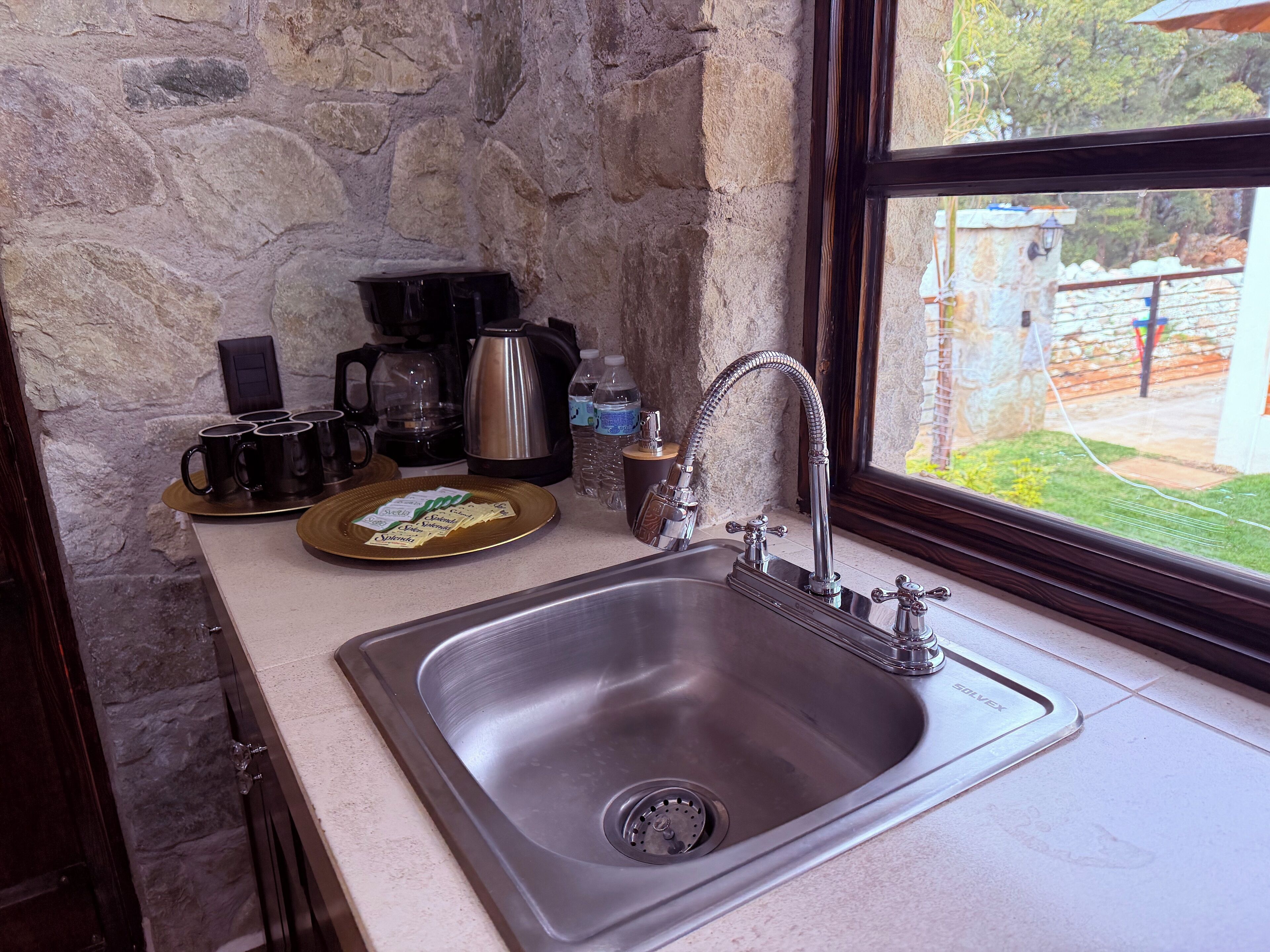 Family Room | Private kitchen | Mini-fridge, microwave