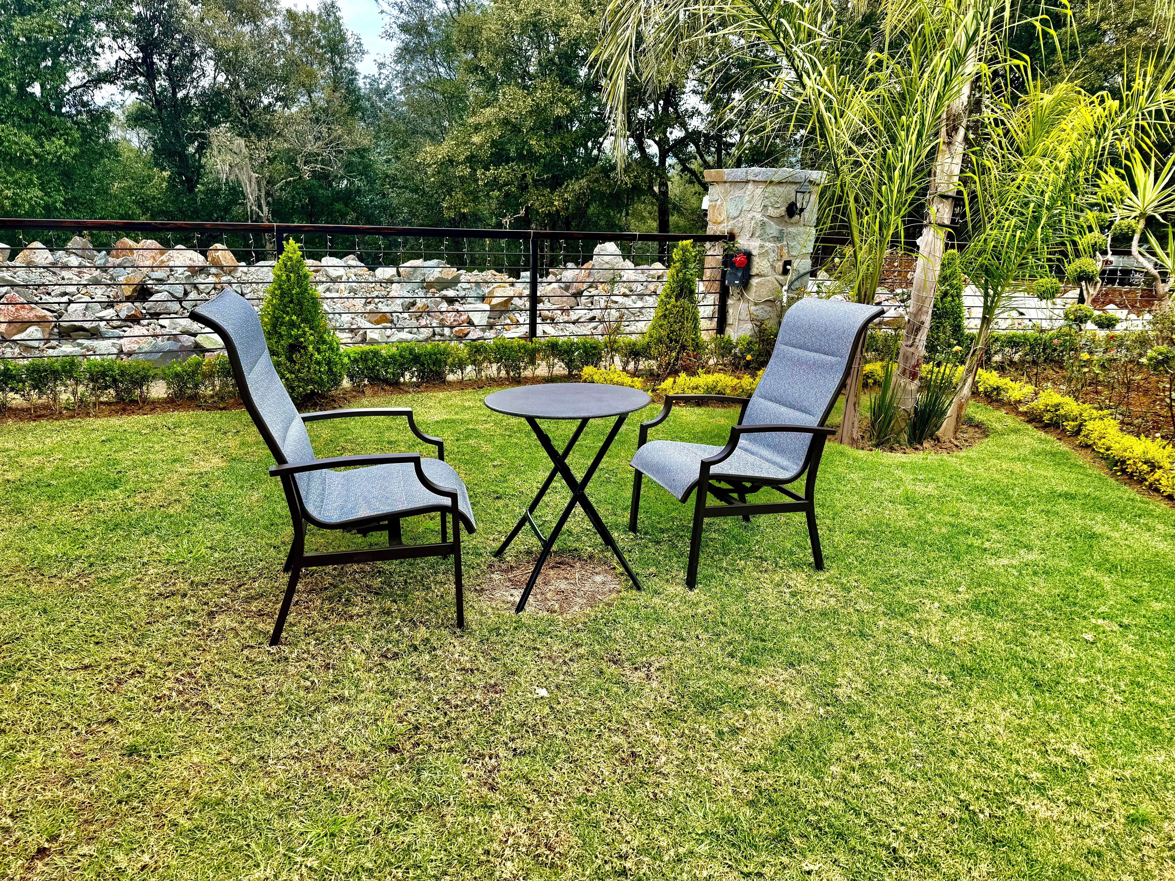 Romantisk rom, hageutsikt | Terrasse/patio