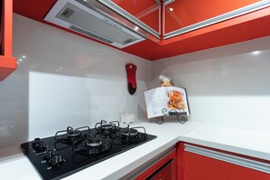Fridge, microwave, oven, stovetop - Apartamento em Itaipava com Piscina e Academia (Petropolis)