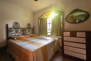 8 bedrooms, iron/ironing board, free WiFi, bed sheets