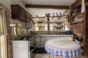 Microwave, oven, stovetop, cookware/dishes/utensils