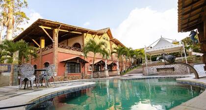 Casa de Campo Luxuosa c/ Piscina e Churrasqueira