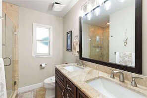 Shower, hair dryer, towels, shampoo - Waterfront Marco Is Retreat l Heated Pool & Dock (Marco Island)