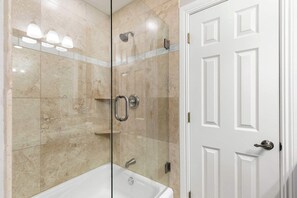 Shower, hair dryer, towels, shampoo - Waterfront Marco Is Retreat l Heated Pool & Dock (Marco Island)