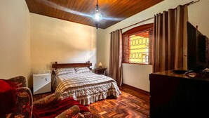 1 bedroom, free WiFi, bed sheets - Casa c garagem, wi-fi, Pet Friendly, prox Capivari (Campos do Jordão)
