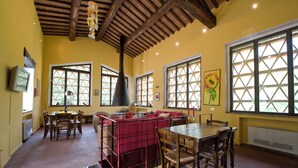 Dining - The Colletalli Barn (Radicondoli)