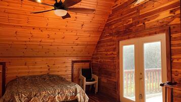 5 bedrooms, iron/ironing board, WiFi, bed sheets