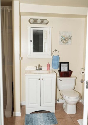 Toallas, jabón, papel de baño 