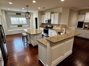 Microonde, forno, piano cottura, lavastoviglie