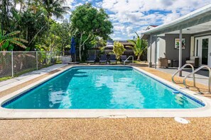 Pool - Beautiful 3-bedroom house with AC in quaint Fort Lauderdale (Fort Lauderdale)