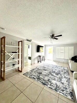 Interior - Beautiful 3-bedroom house with AC in quaint Fort Lauderdale (Fort Lauderdale)