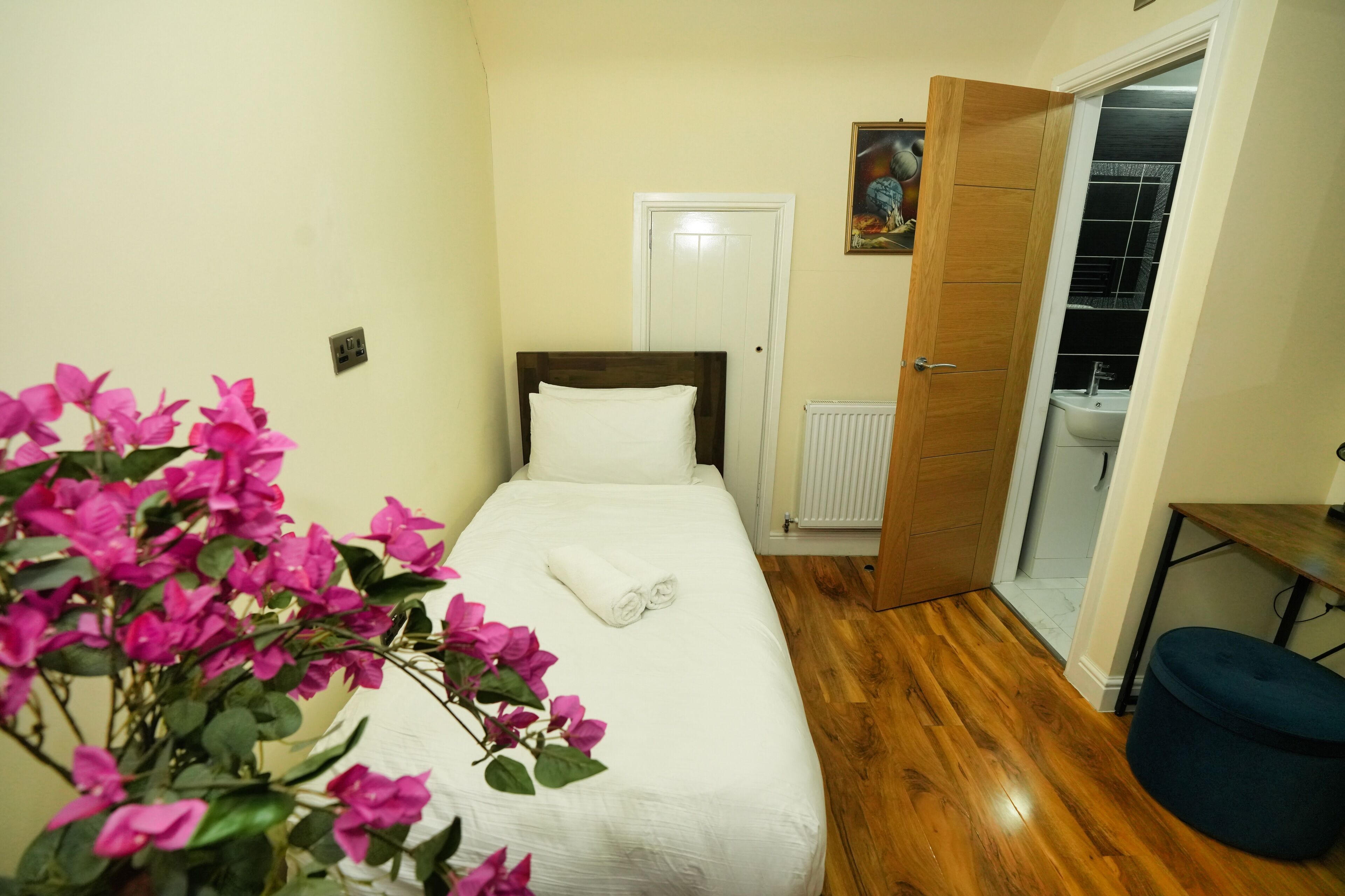 Deluxe Triple Room | Desk, laptop workspace, iron/ironing board, free WiFi