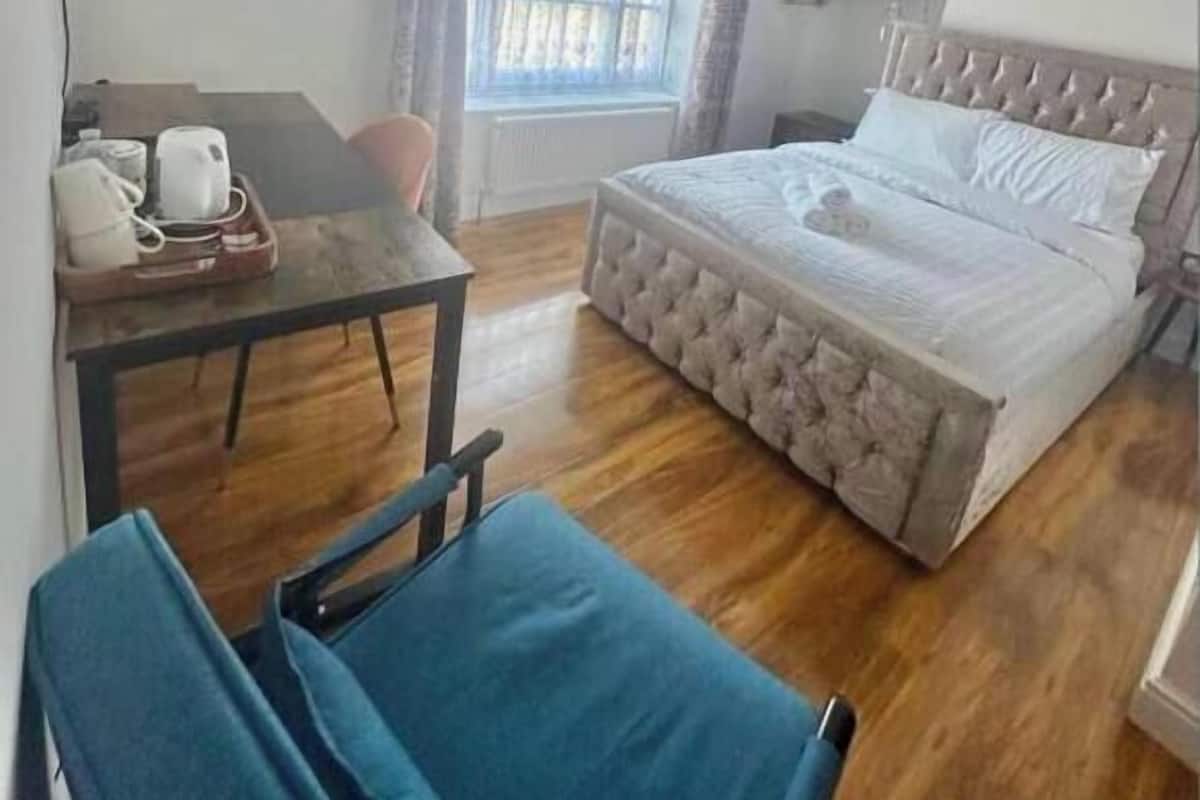 Standard Double Room | Desk, laptop workspace, iron/ironing board, free WiFi