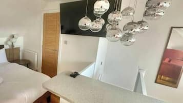 Skrivebord, skrivebord for bærbar PC og strykejern/-brett