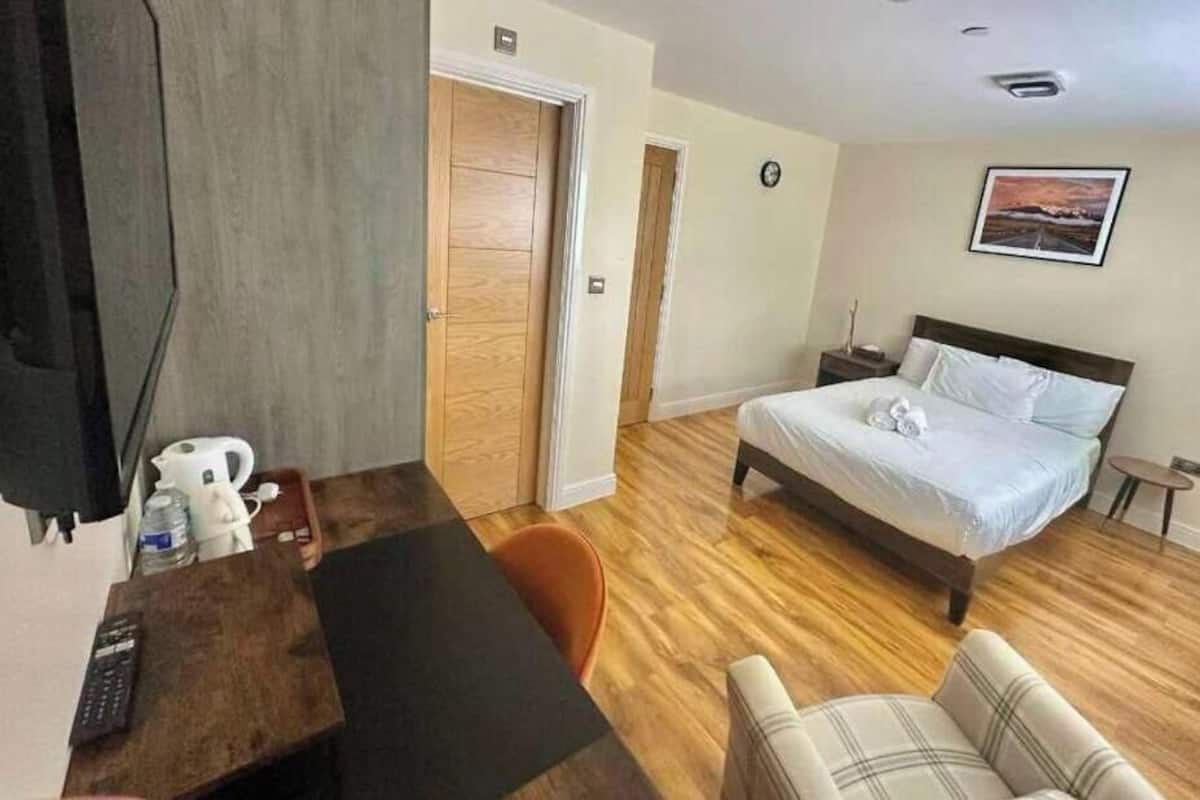 Comfort Double Room | Desk, laptop workspace, iron/ironing board, free WiFi