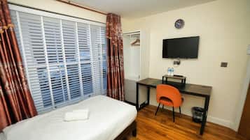 Tomannsrom – comfort, terrasse | Skrivebord, skrivebord for bærbar PC og strykejern/-brett