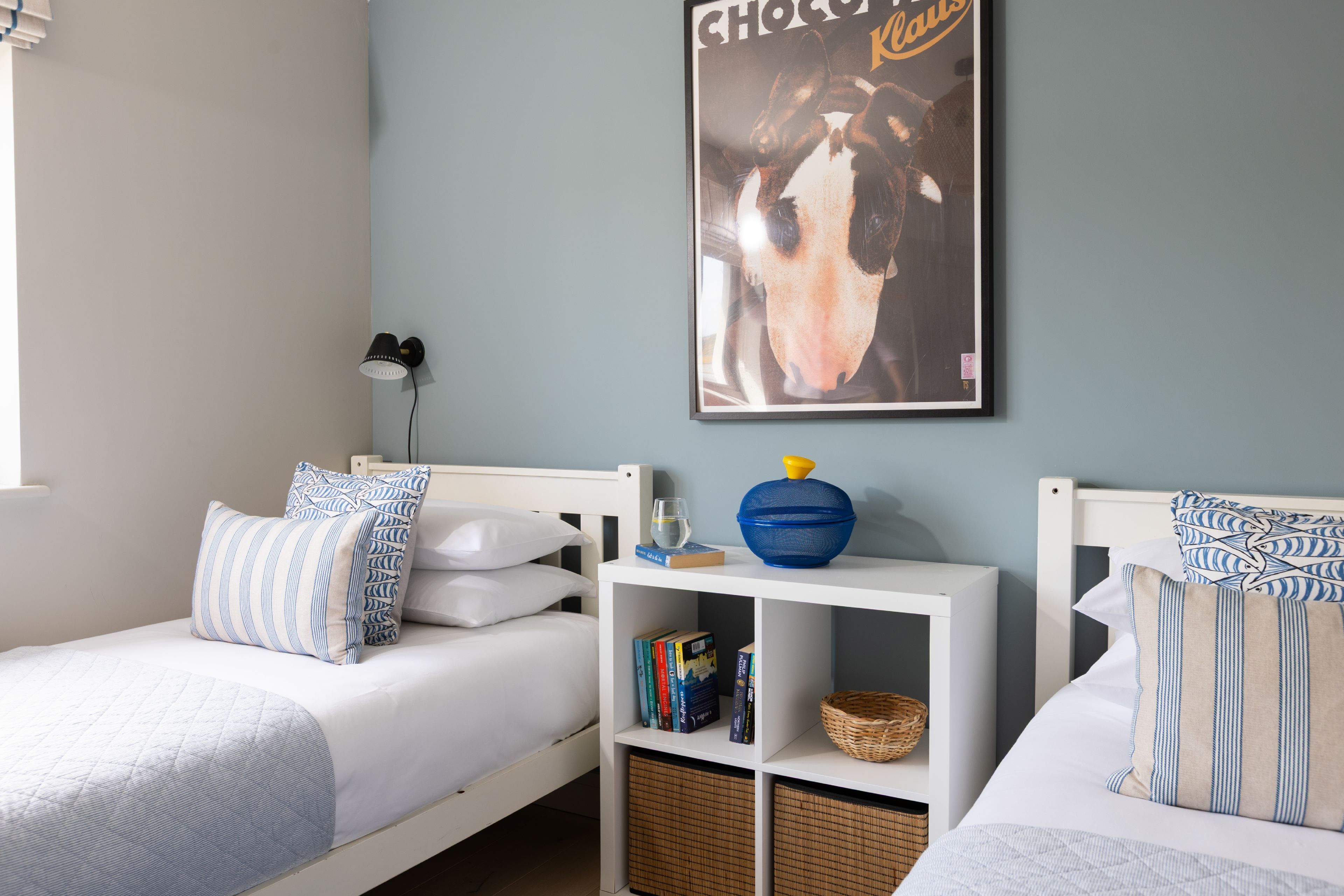 4 bedrooms, desk, iron/ironing board, travel crib