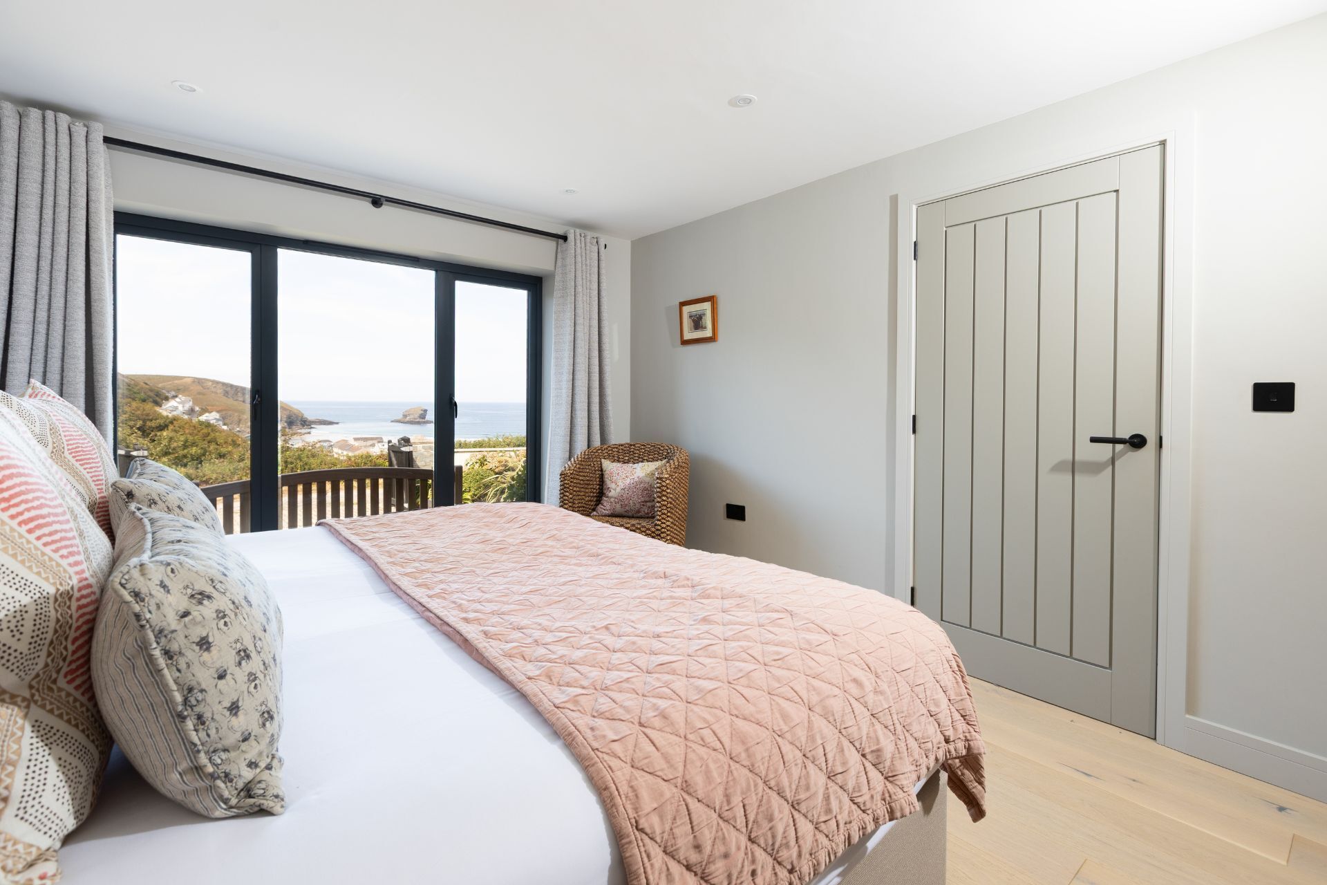 4 bedrooms, desk, iron/ironing board, travel cot