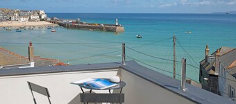 Beautiful large family home in St Ives just 50m to the beach - 6 bedrooms with games room and parkin