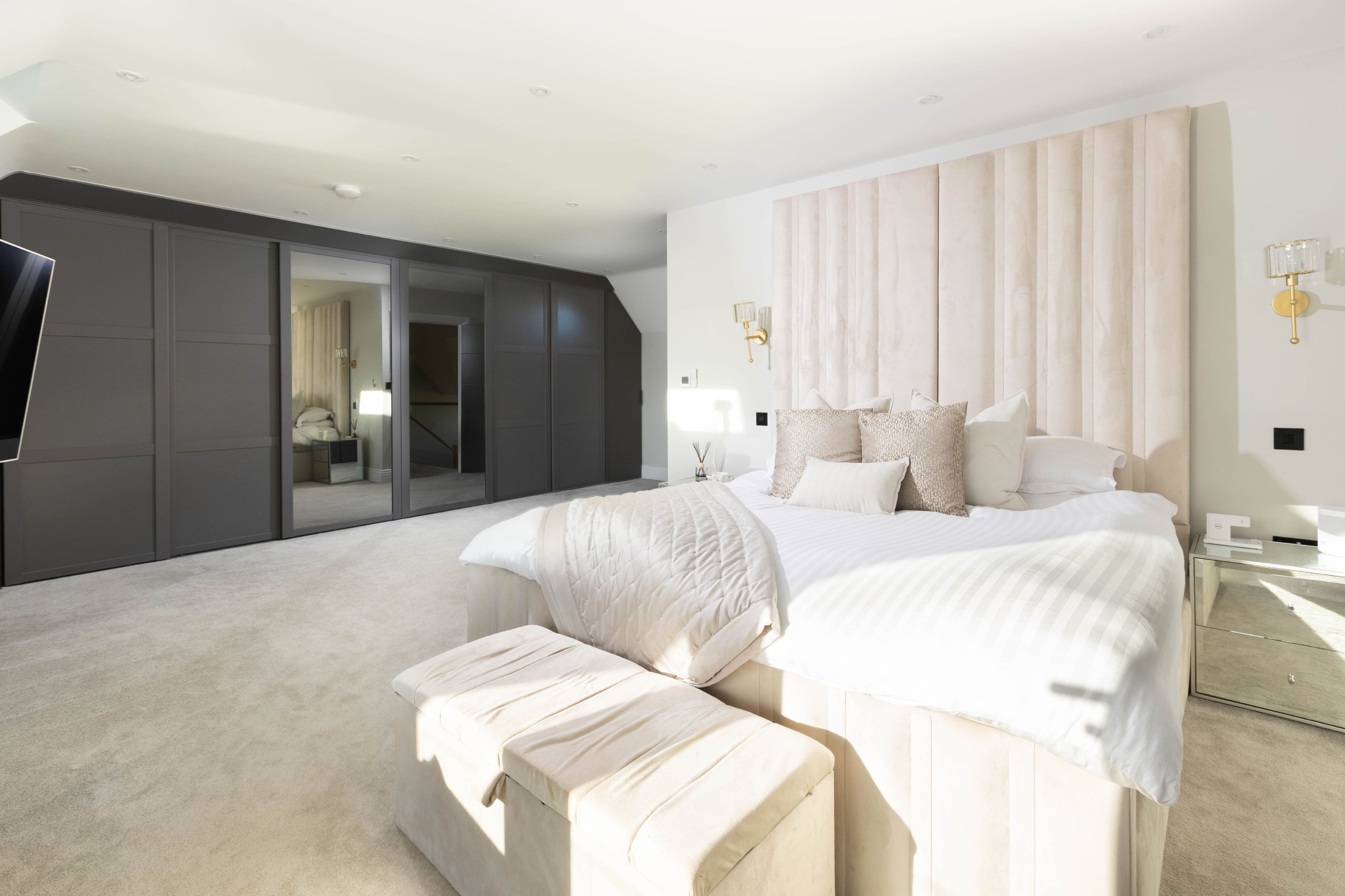 4 habitaciones, escritorio, tabla de planchar con plancha y wifi gratis 