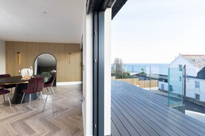 Dining - Extraordinary 4 bedroom new home in Mevagissey overlooking the sea and beach - Cinema Den, Parking, (Mevagissey)