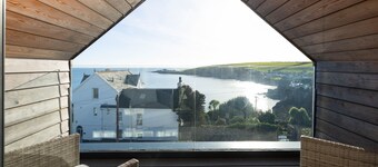 Extraordinary 4 bedroom new home in Mevagissey overlooking the sea and beach - Cinema Den, Parking,
