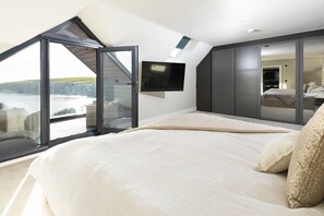 4 bedrooms, desk, iron/ironing board, free WiFi - Extraordinary 4 bedroom new home in Mevagissey overlooking the sea and beach - Cinema Den, Parking, (Mevagissey)