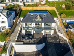 Exterior - Extraordinary 4 bedroom new home in Mevagissey overlooking the sea and beach - Cinema Den, Parking, (Mevagissey)