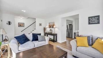 Een televisie en een kantoor