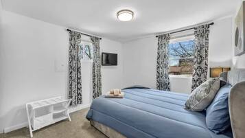 2 slaapkamers, een strijkplank/strijkijzer, reisbedje, wifi