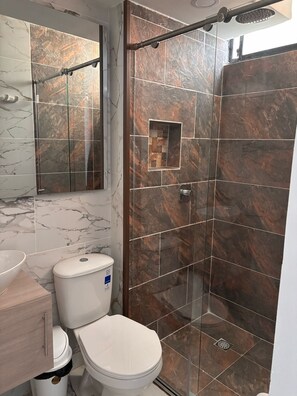 Appartement, 3 chambres, balcon, vue ville | Salle de bain