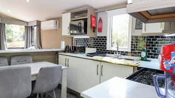 Cottage | Private kitchen | Cookware/dishes/utensils