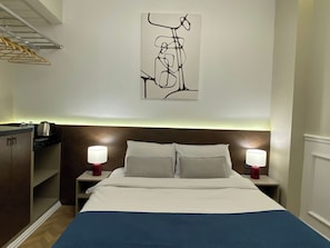 Standard Double Room | Desk, laptop workspace, blackout curtains, soundproofing - Pera Standard Rooms (İstanbul)