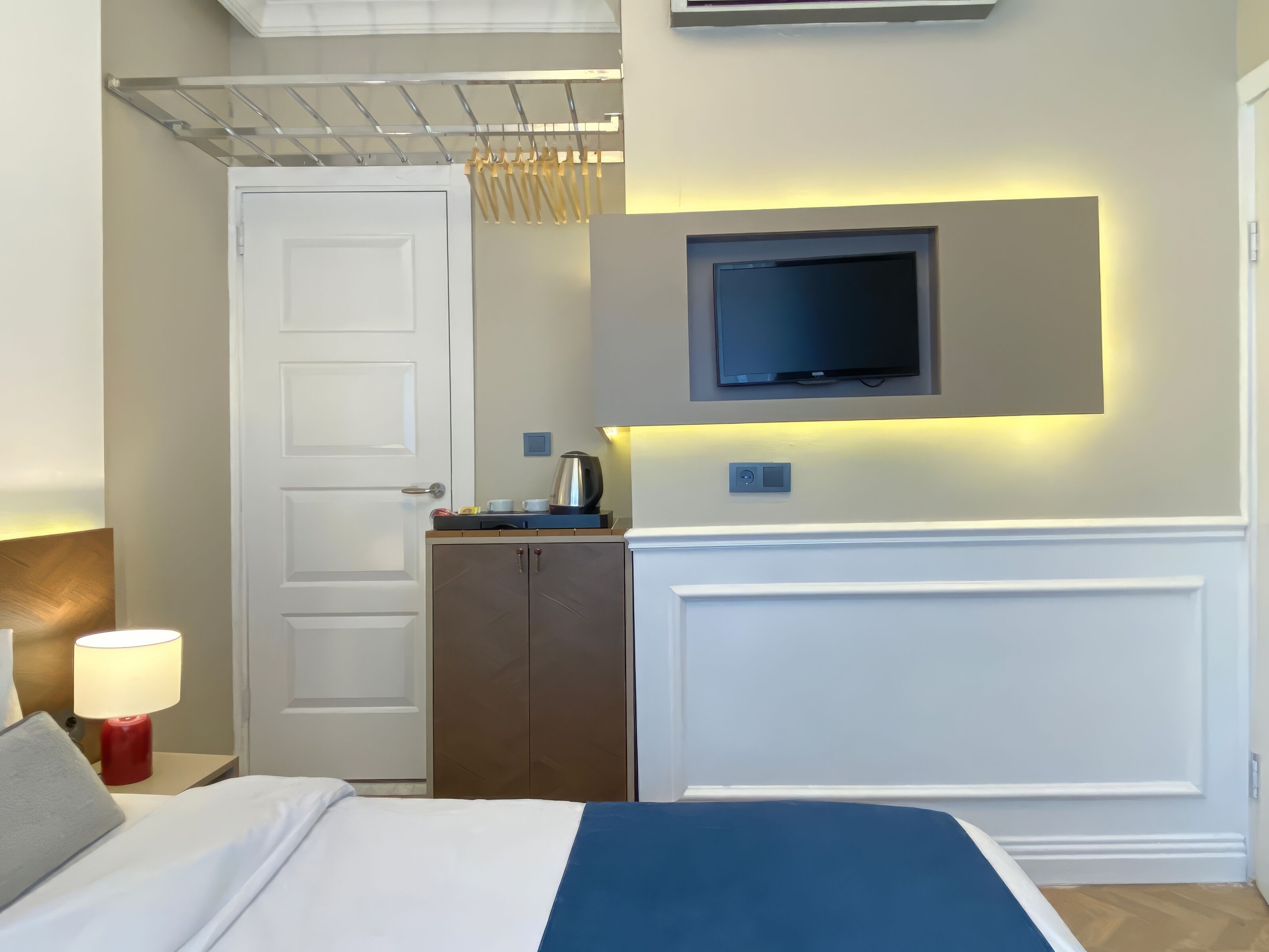 Bureau, espace de travail pour ordinateur portable, rideaux occultants